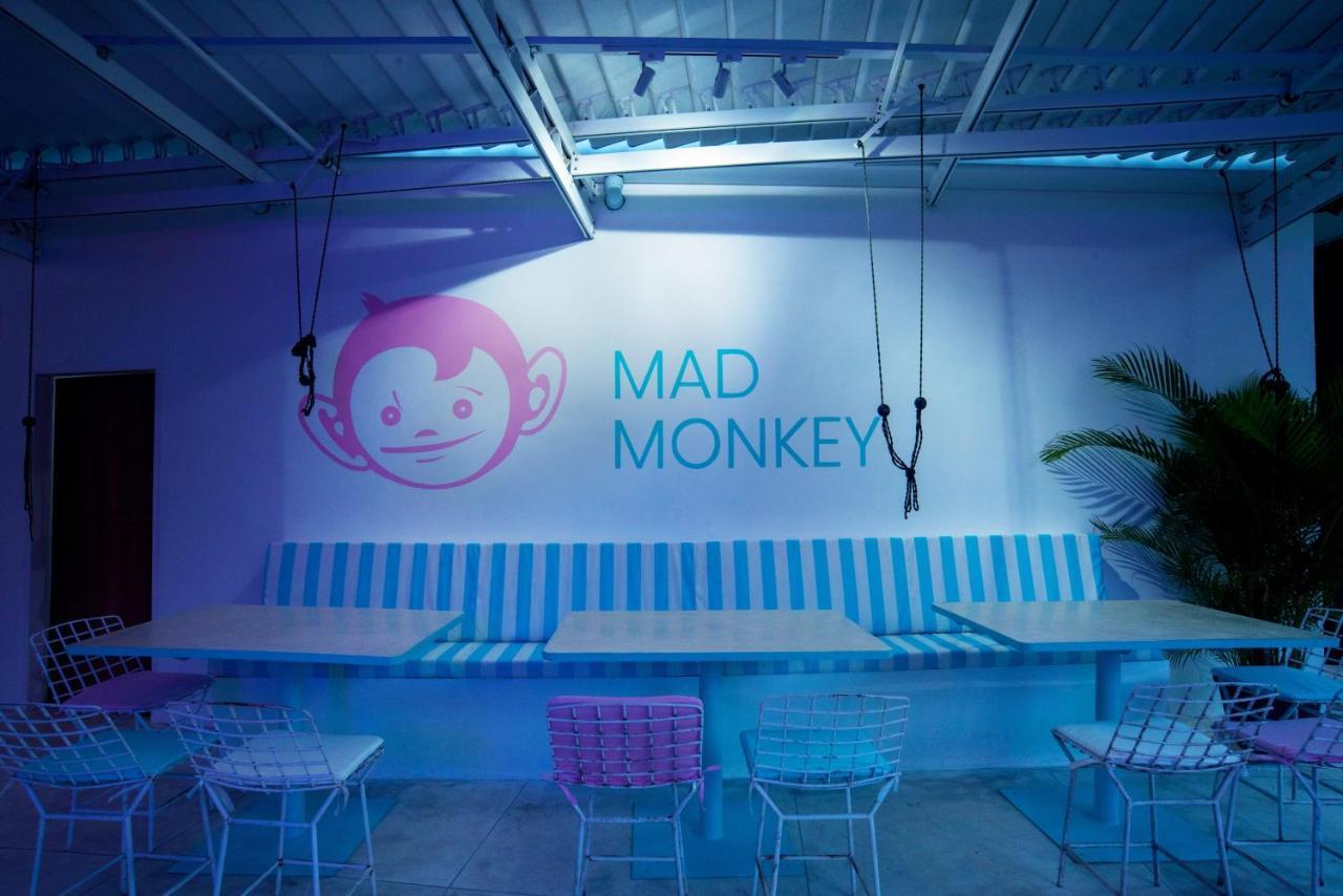 Хостел Mad Monkey Kuta  Экстерьер фото